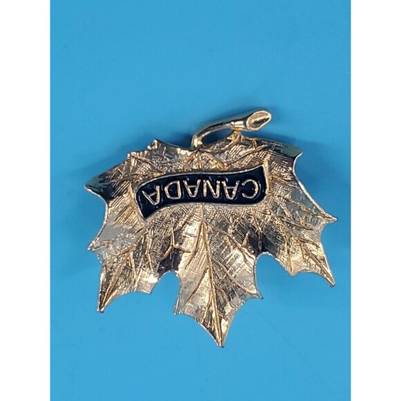 Gold Tone Canada Lapel Pin  Maple Leaf Brooch - Picture 2 of 5